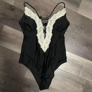 Cupshe bathing suit new with tags